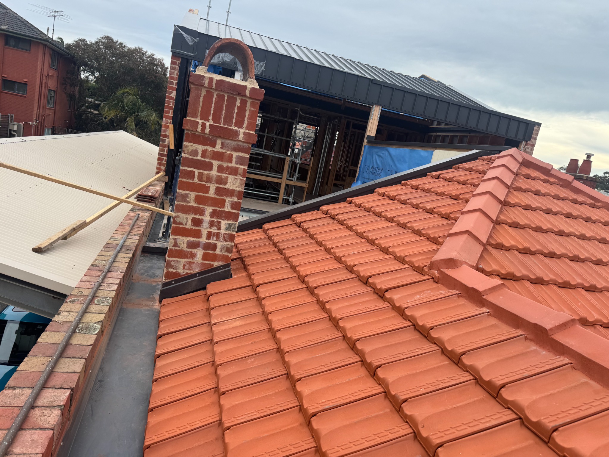 Low‑pitch box gutter detail — welded sump & compliant high‑level overflow.